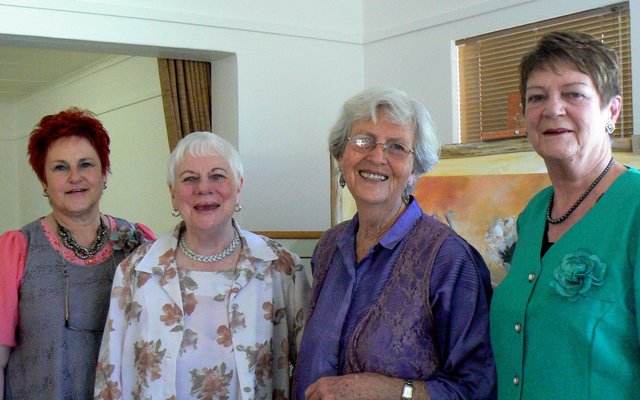 Vlnr is die Bietoubossers Anita Huisamen, Hettie Oosthuizen, Olga Swanepoel en Annette van Zyl  